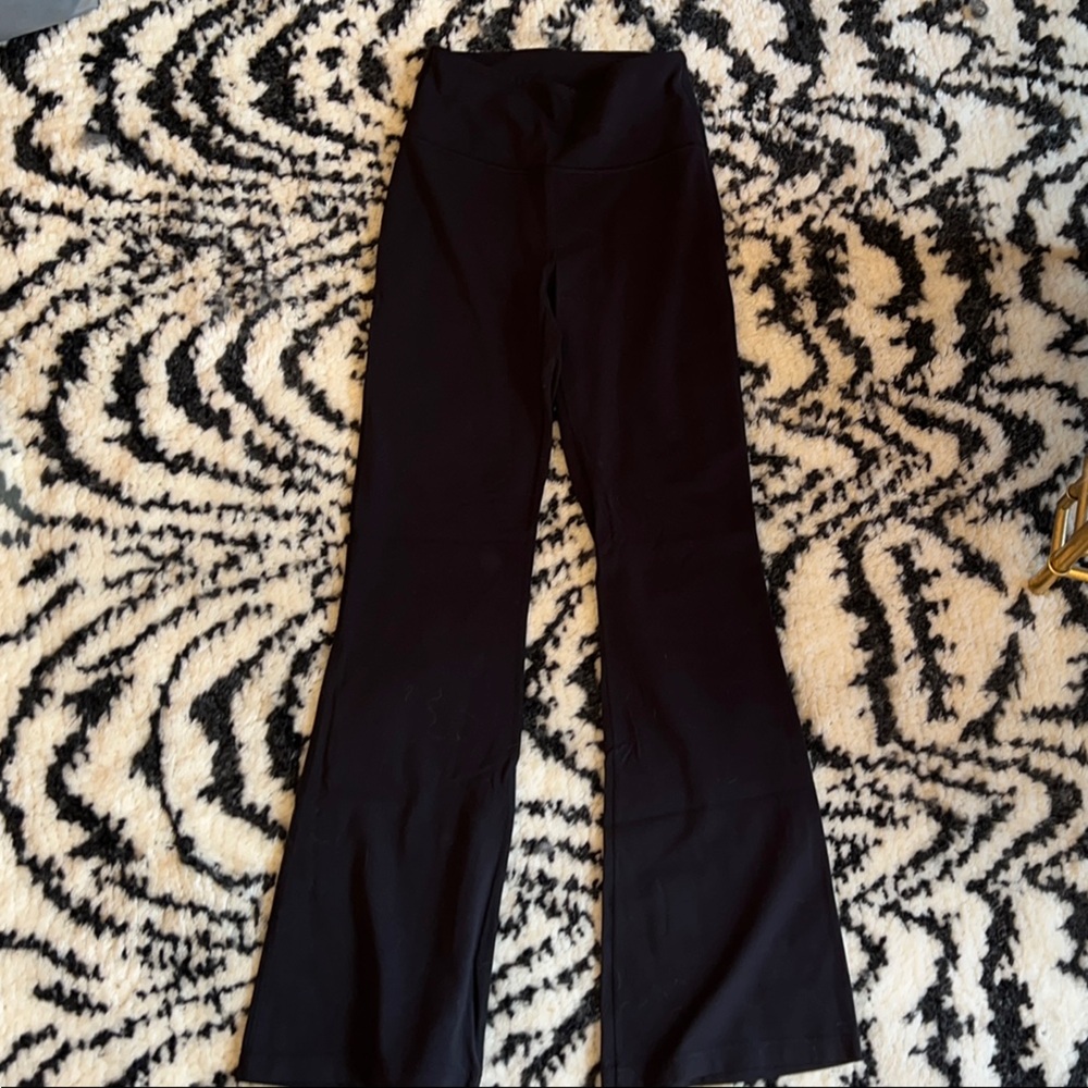 Women’s lululemon flare yoga pants size 6